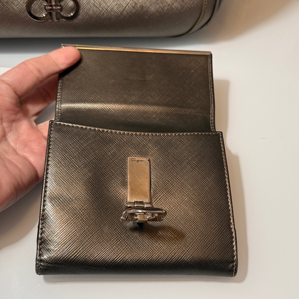 Salvatore Ferragamo SET: Metallic Platinum Gray Satchel & Wallet Silver Gancini - Picture 10 of 13